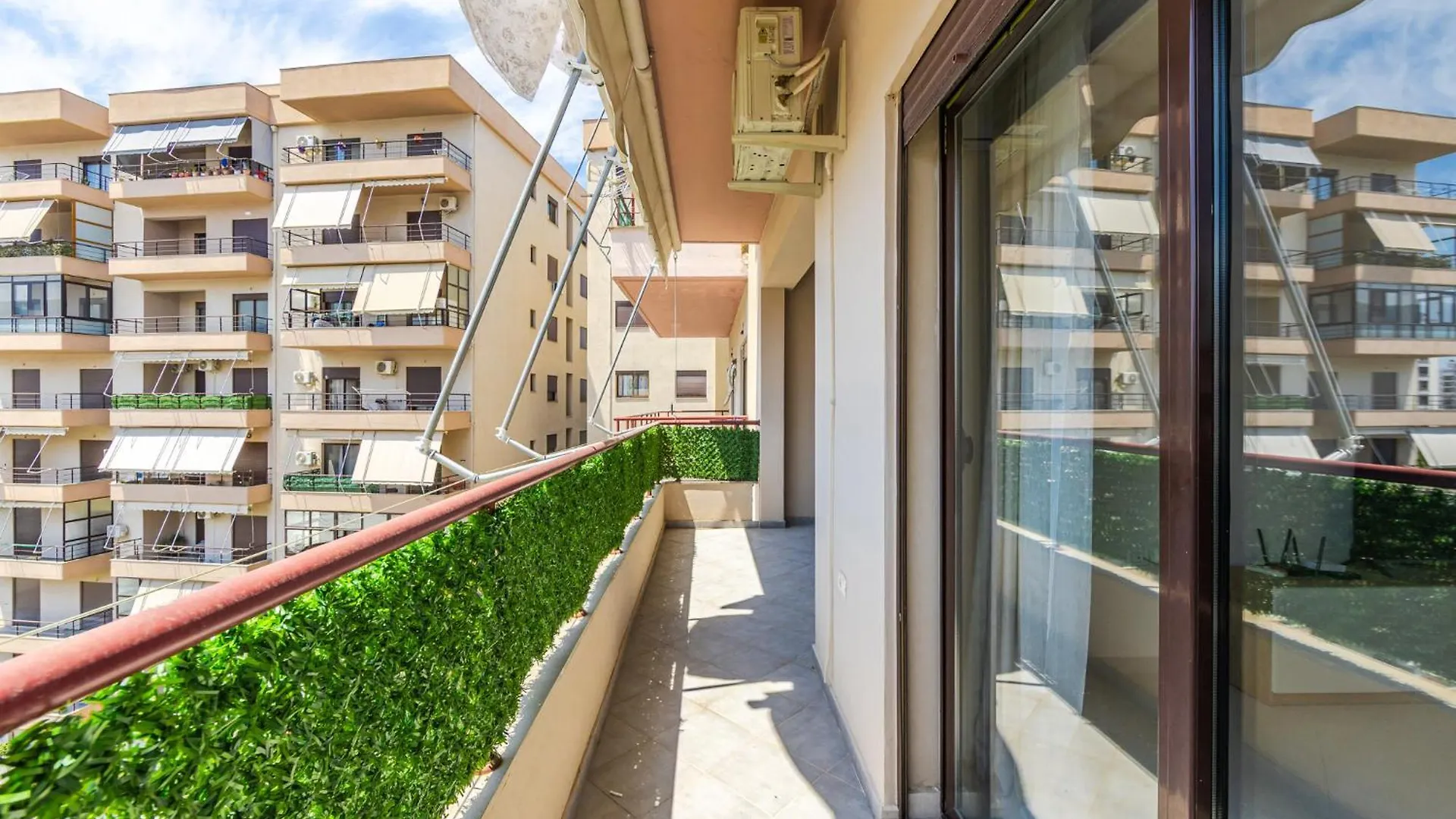 Ivory Rose Apartment Wlora