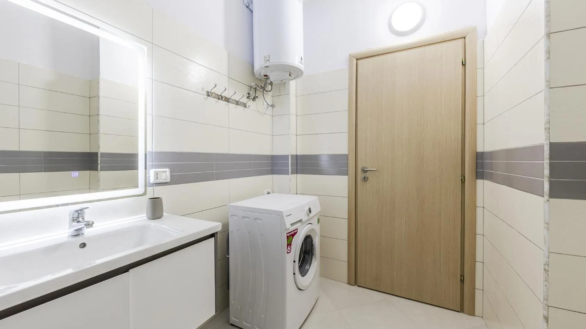 Ivory Rose Apartment Wlora