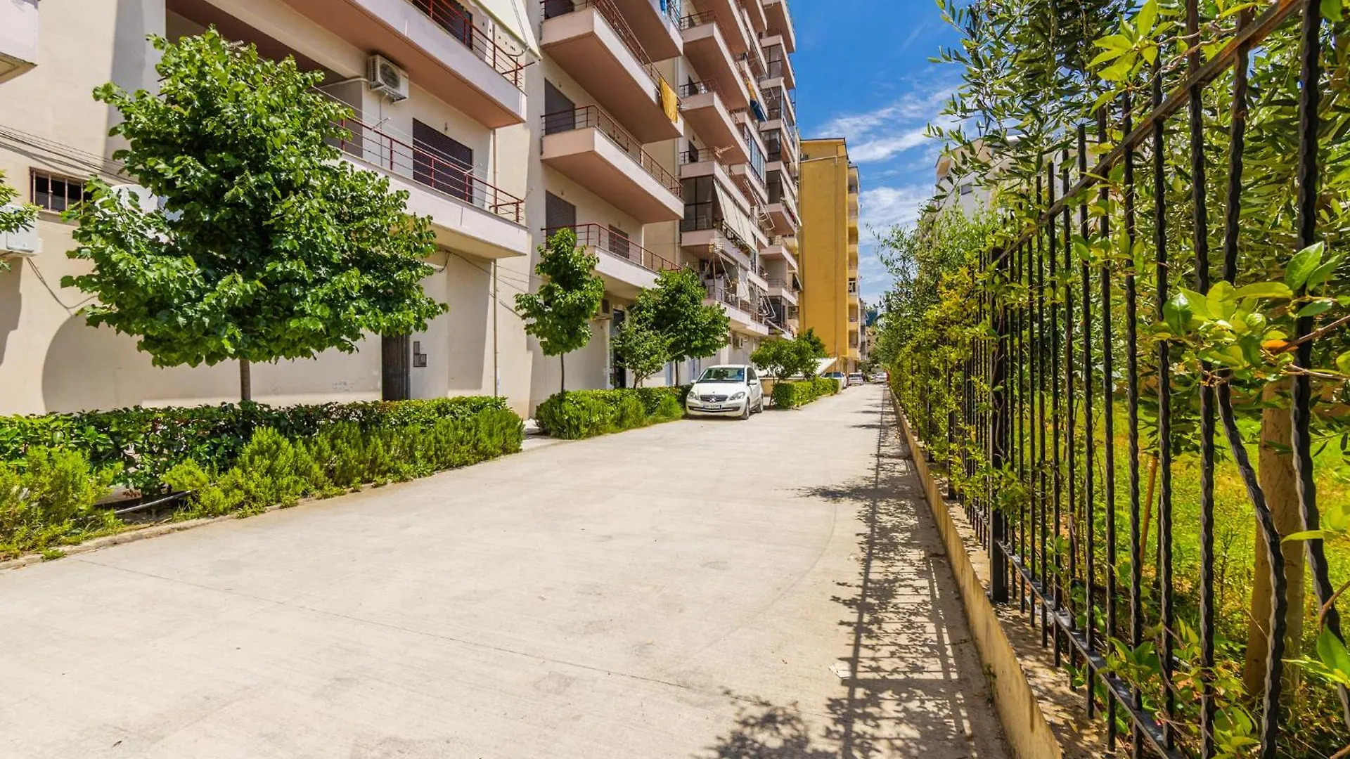 Ivory Rose Apartment Wlora